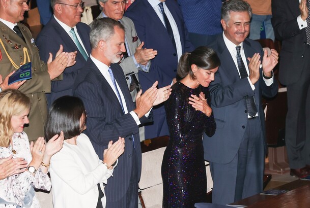Su Majestad la Reina tras la interpretación del cumpleaños feliz por la Orquesta Nacional de España